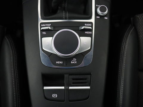 Audi A3 35 TFSI Advance Sport | Stoelverwarming | Carplay | Virtual Cockpit | Sportstoelen | Full LED | Navigatie | Half leder | Climate control | DAB | S Line