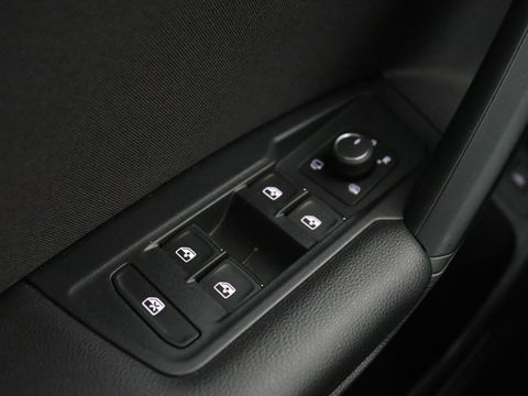 Volkswagen Tiguan 1.4 TSI eHybrid | Stoel & stuurverwarming | Adaptive cruise | Carplay | Park Assist | Navigatie | Side Assist | Virtual Cockpit | Full LED | PHEV