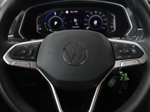 Volkswagen Tiguan 1.4 TSI eHybrid | Stoel & stuurverwarming | Adaptive cruise | Carplay | Park Assist | Navigatie | Side Assist | Virtual Cockpit | Full LED | PHEV