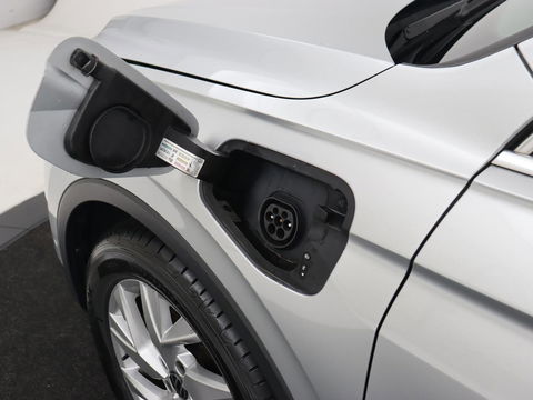 Volkswagen Tiguan 1.4 TSI eHybrid | Stoel & stuurverwarming | Adaptive cruise | Carplay | Park Assist | Navigatie | Side Assist | Virtual Cockpit | Full LED | PHEV