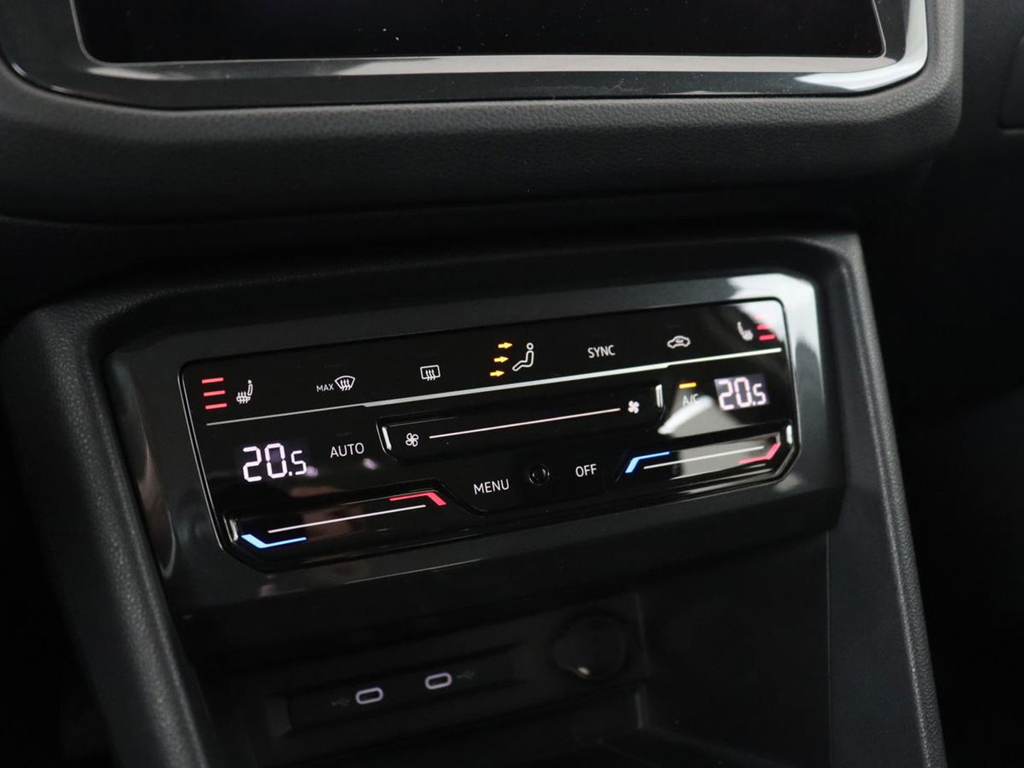 Volkswagen Tiguan 1.4 TSI eHybrid | Stoel & stuurverwarming | Adaptive cruise | Carplay | Park Assist | Navigatie | Side Assist | Virtual Cockpit | Full LED | PHEV