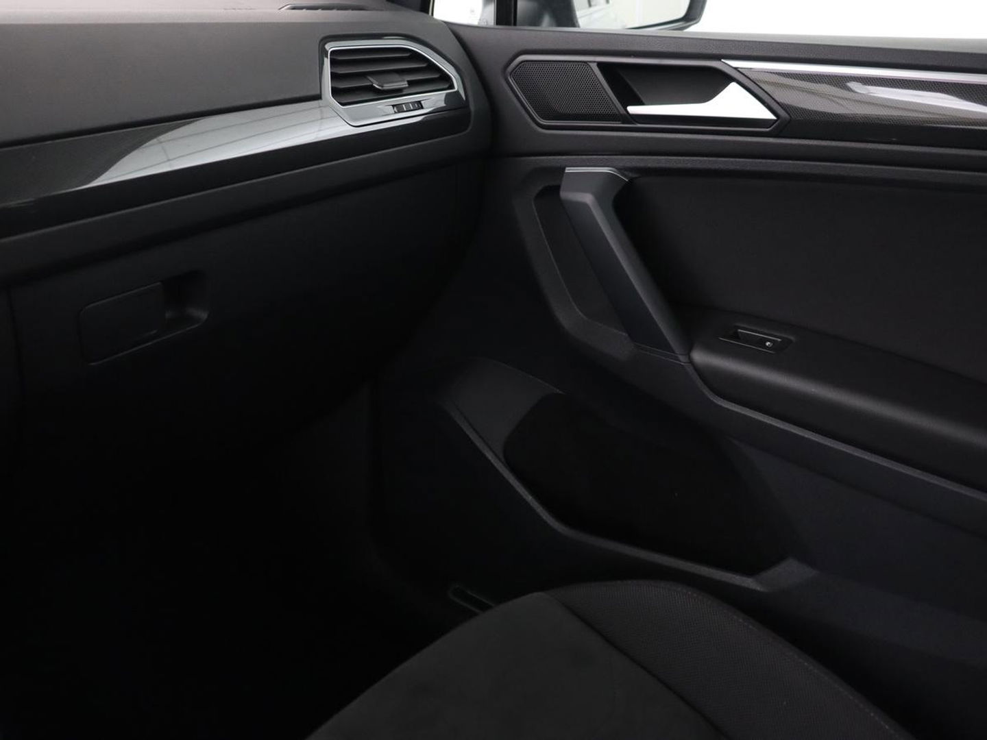 Volkswagen Tiguan 1.4 TSI eHybrid | Stoel & stuurverwarming | Adaptive cruise | Carplay | Park Assist | Navigatie | Side Assist | Virtual Cockpit | Full LED | PHEV