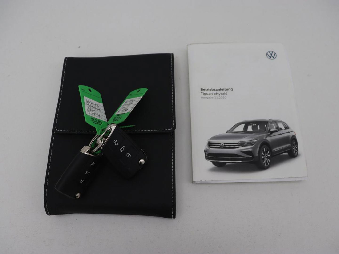 Volkswagen Tiguan 1.4 TSI eHybrid | Stoel & stuurverwarming | Adaptive cruise | Carplay | Park Assist | Navigatie | Side Assist | Virtual Cockpit | Full LED | PHEV