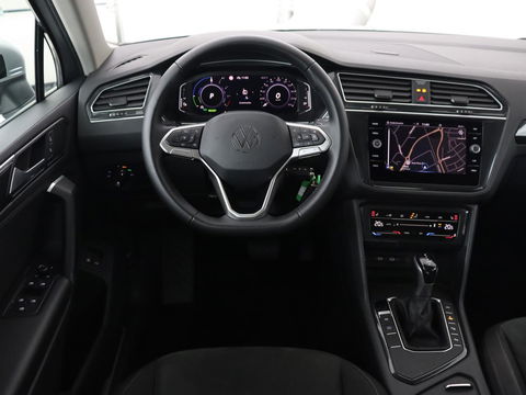 Volkswagen Tiguan 1.4 TSI eHybrid | Stoel & stuurverwarming | Adaptive cruise | Carplay | Park Assist | Navigatie | Side Assist | Virtual Cockpit | Full LED | PHEV