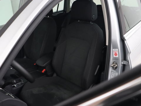 Volkswagen Tiguan 1.4 TSI eHybrid | Stoel & stuurverwarming | Adaptive cruise | Carplay | Park Assist | Navigatie | Side Assist | Virtual Cockpit | Full LED | PHEV
