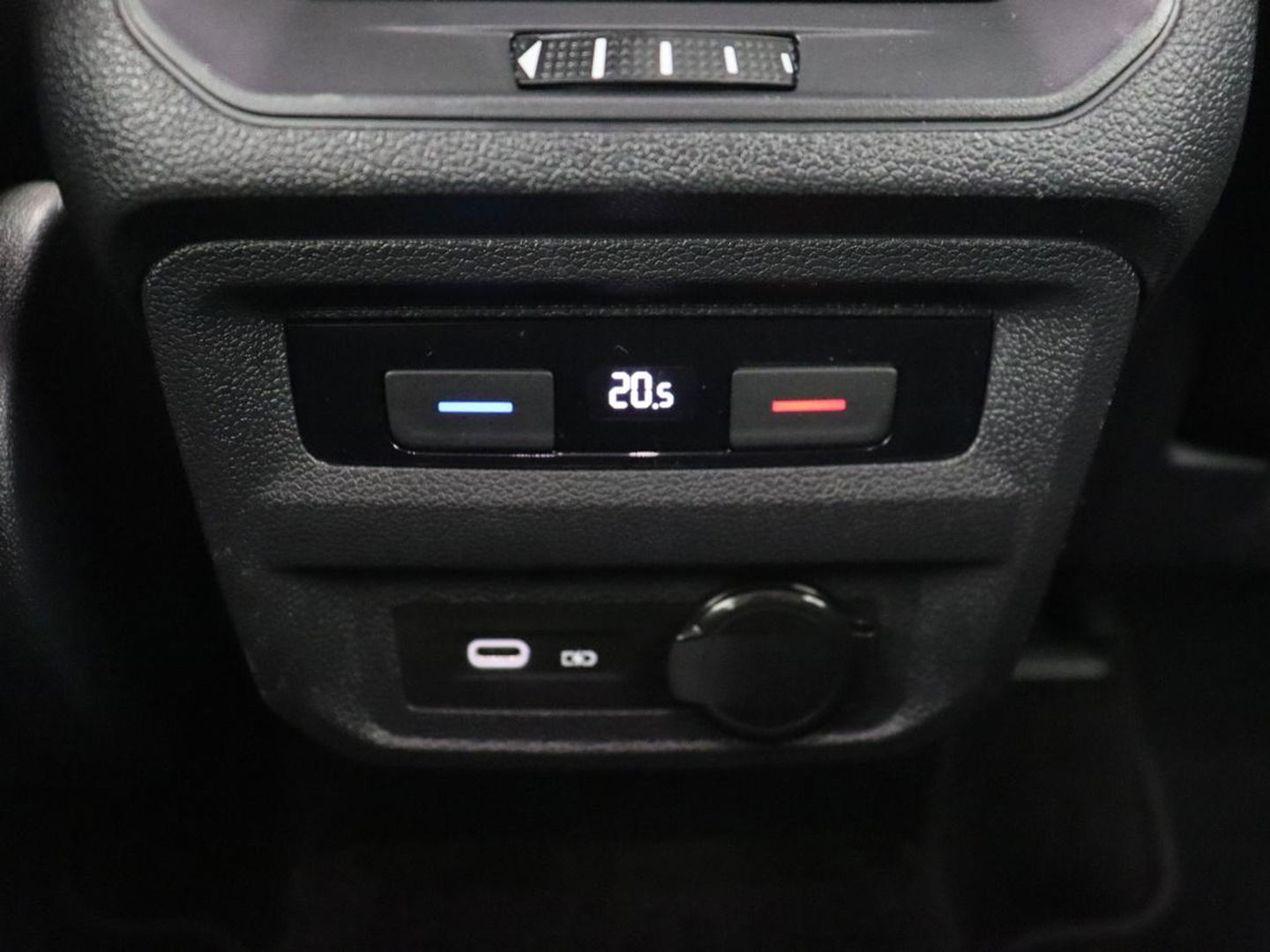Volkswagen Tiguan 1.4 TSI eHybrid | Stoel & stuurverwarming | Adaptive cruise | Carplay | Park Assist | Navigatie | Side Assist | Virtual Cockpit | Full LED | PHEV