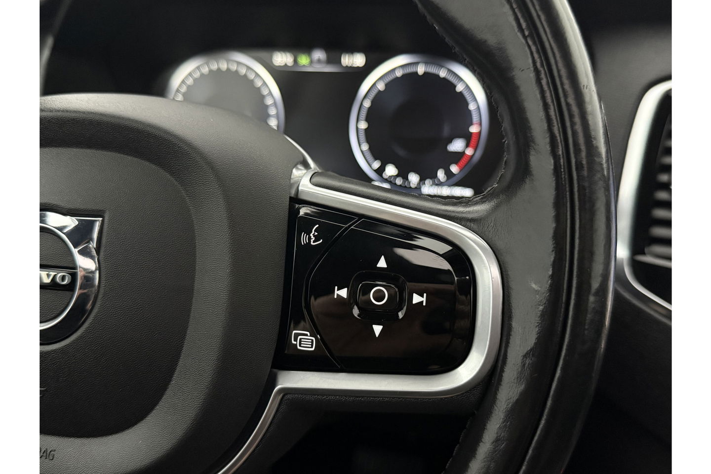 Volkswagen XC90 D5 Inscription | Grijs Kenteken | 236PK 360 Camera Pano LED Sfeer 2700KG Trekgew. Trekhaak b&w Memory Head up Virtual Carplay Cruise Clima Navi Leder PDC 20"LMV