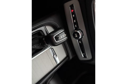 Volkswagen XC90 D5 Inscription | Grijs Kenteken | 236PK 360 Camera Pano LED Sfeer 2700KG Trekgew. Trekhaak b&w Memory Head up Virtual Carplay Cruise Clima Navi Leder PDC 20"LMV