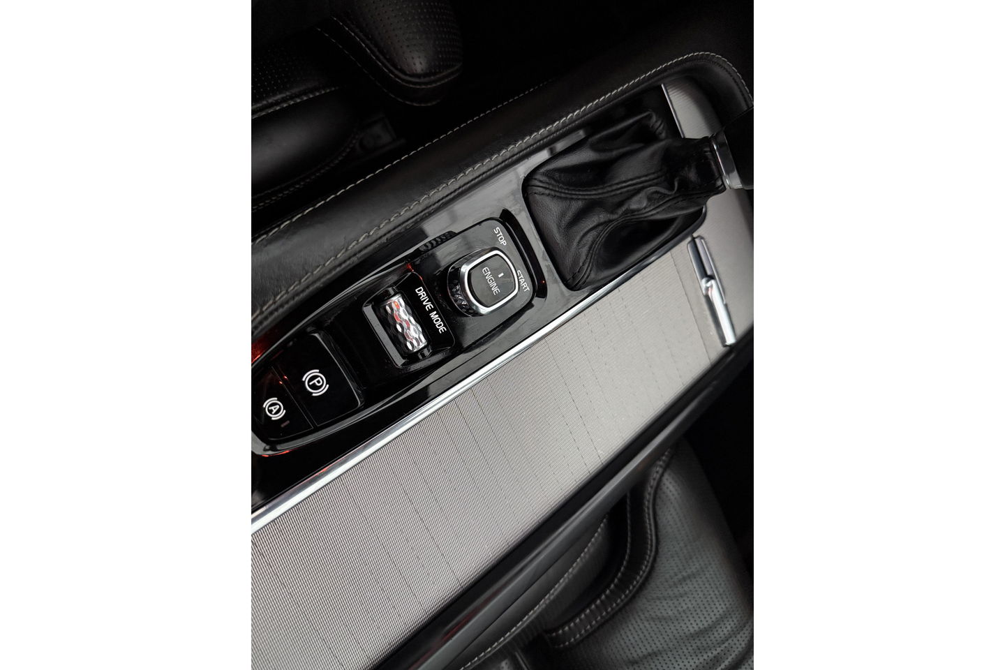 Volkswagen XC90 D5 Inscription | Grijs Kenteken | 236PK 360 Camera Pano LED Sfeer 2700KG Trekgew. Trekhaak b&w Memory Head up Virtual Carplay Cruise Clima Navi Leder PDC 20"LMV