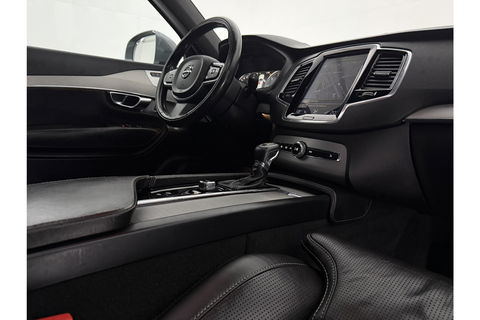Volkswagen XC90 D5 Inscription | Grijs Kenteken | 236PK 360 Camera Pano LED Sfeer 2700KG Trekgew. Trekhaak b&w Memory Head up Virtual Carplay Cruise Clima Navi Leder PDC 20"LMV