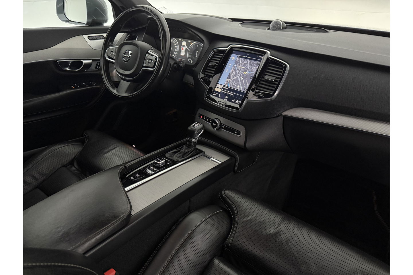 Volkswagen XC90 D5 Inscription | Grijs Kenteken | 236PK 360 Camera Pano LED Sfeer 2700KG Trekgew. Trekhaak b&w Memory Head up Virtual Carplay Cruise Clima Navi Leder PDC 20"LMV