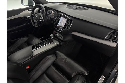 Volkswagen XC90 D5 Inscription | Grijs Kenteken | 236PK 360 Camera Pano LED Sfeer 2700KG Trekgew. Trekhaak b&w Memory Head up Virtual Carplay Cruise Clima Navi Leder PDC 20"LMV