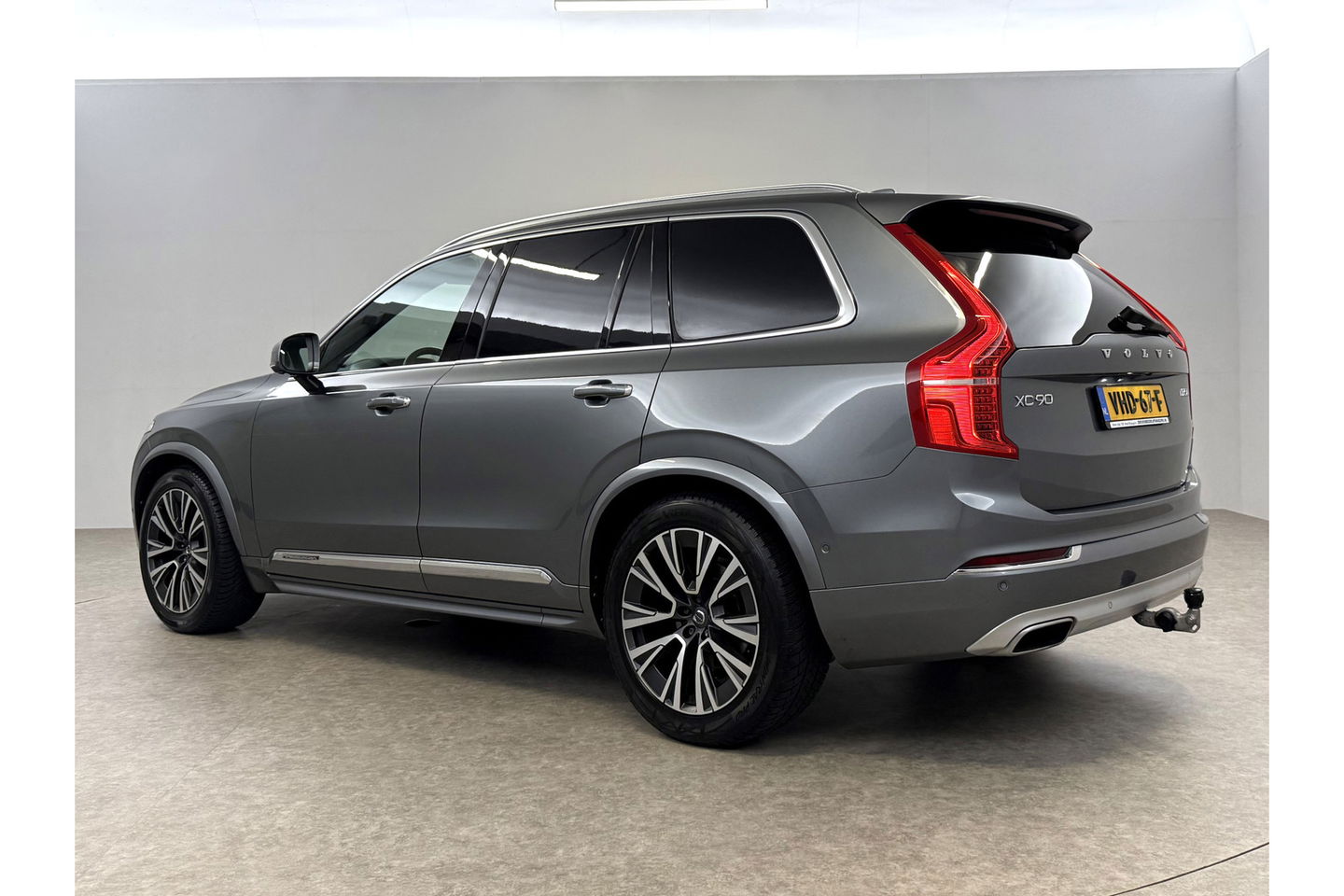Volkswagen XC90 D5 Inscription | Grijs Kenteken | 236PK 360 Camera Pano LED Sfeer 2700KG Trekgew. Trekhaak b&w Memory Head up Virtual Carplay Cruise Clima Navi Leder PDC 20"LMV