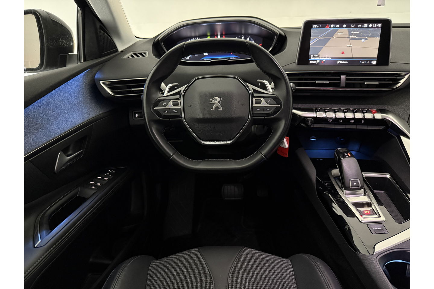 Peugeot 5008 1.2 PureTech Allure 7p 360 Camera Carplay LED Sfeer Trekhaak Clima Cruise Navi PDC 19"LMV