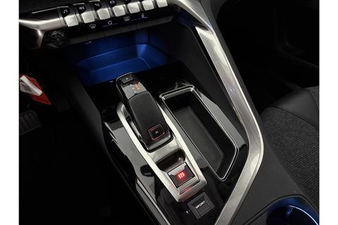 Peugeot 5008 1.2 PureTech Allure 7p 360 Camera Carplay LED Sfeer Trekhaak Clima Cruise Navi PDC 19"LMV
