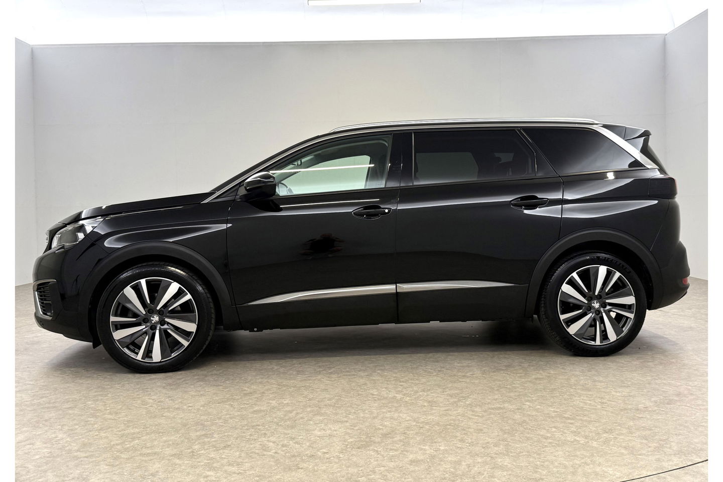 Peugeot 5008 1.2 PureTech Allure 7p 360 Camera Carplay LED Sfeer Trekhaak Clima Cruise Navi PDC 19"LMV