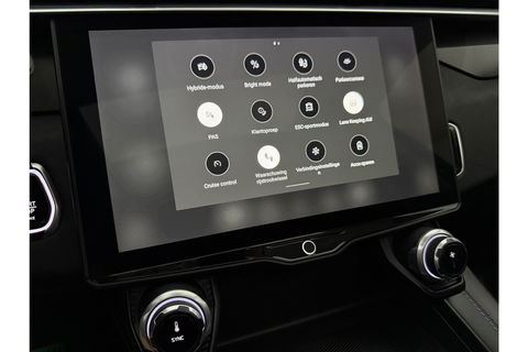 Lynk Co 01 1.5 | UNIEK Nardo Grey | 262PK Hybride 360Camera Pano ACC Sfeer LED Memory Carplay Clima Navi Virtual PDC 20"LMV