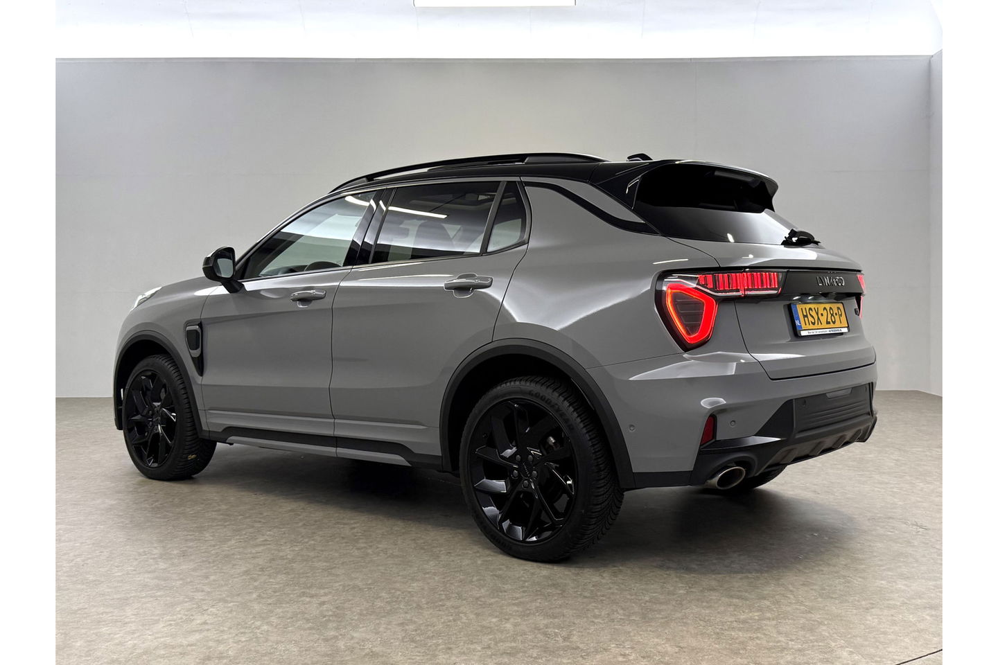 Lynk Co 01 1.5 | UNIEK Nardo Grey | 262PK Hybride 360Camera Pano ACC Sfeer LED Memory Carplay Clima Navi Virtual PDC 20"LMV