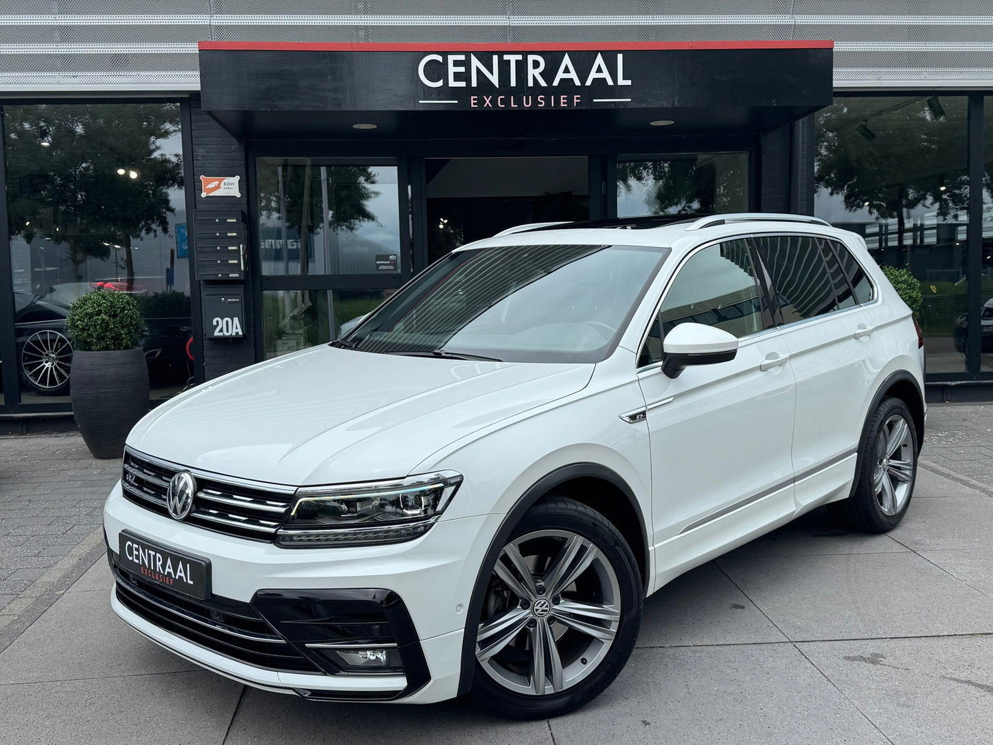 Volkswagen Tiguan 1.5 TSI DSG R-Line Pano|NL-auto|Virtual|ACC|Camera|Carplay|Keyless