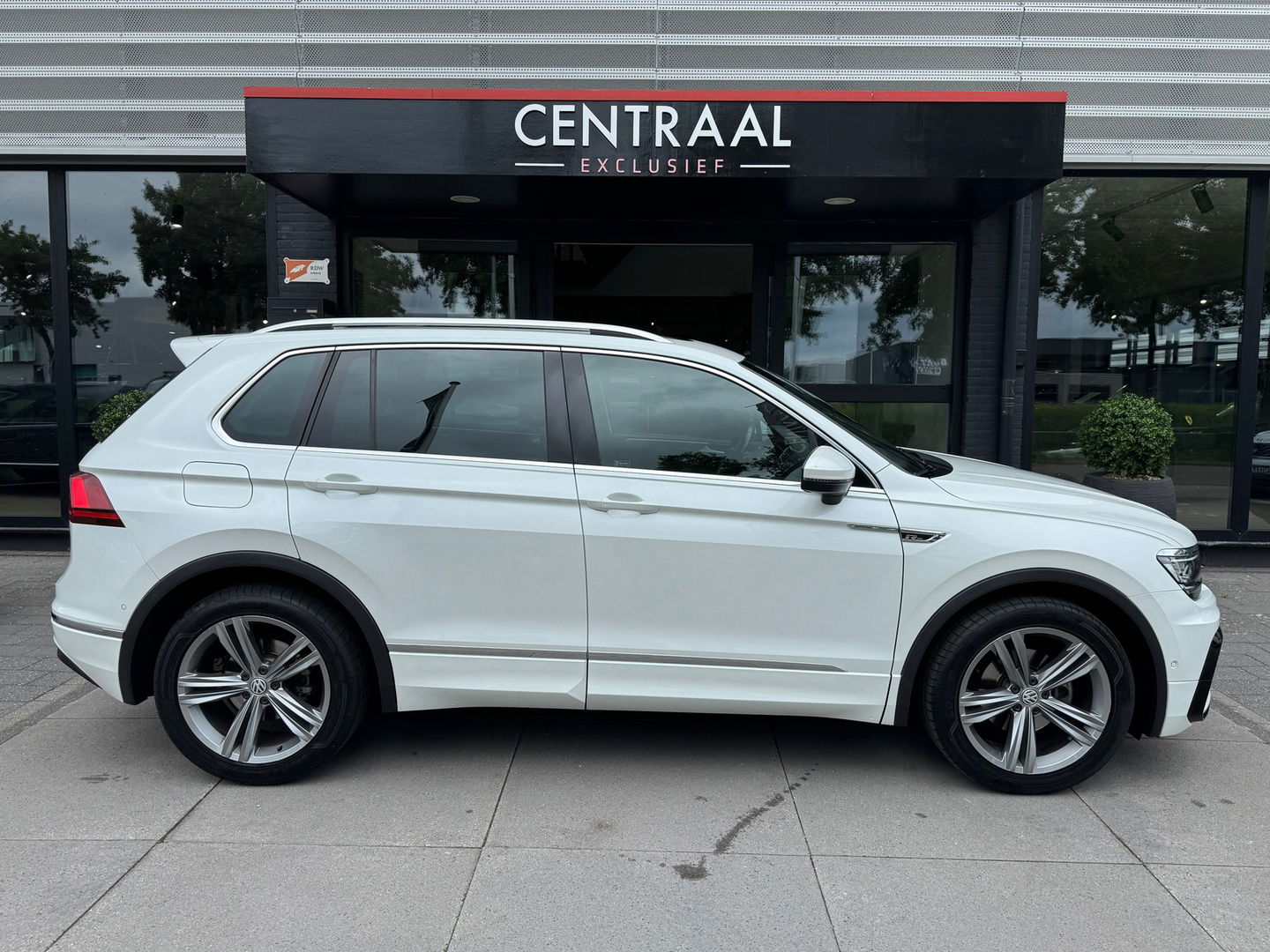 Volkswagen Tiguan 1.5 TSI DSG R-Line Pano|NL-auto|Virtual|ACC|Camera|Carplay|Keyless