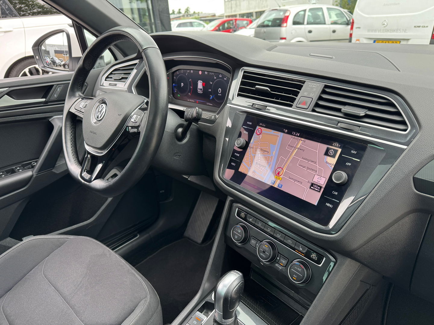 Volkswagen Tiguan 1.5 TSI DSG R-Line Pano|NL-auto|Virtual|ACC|Camera|Carplay|Keyless