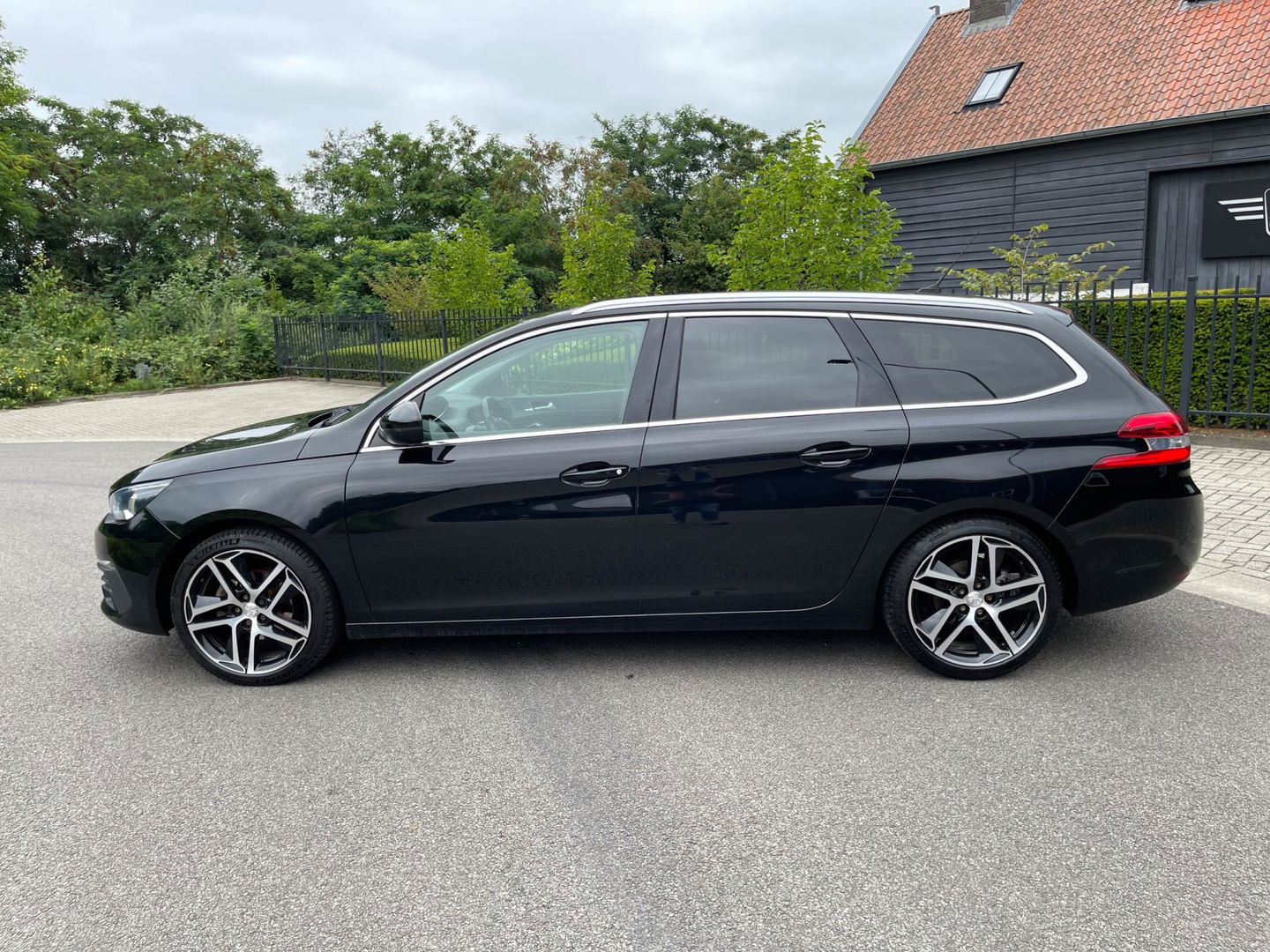 Peugeot 308 SW 1.2 PureTech Blue Lease Premium AUTOMAAT LEER PANODAK NAVI CAMERA