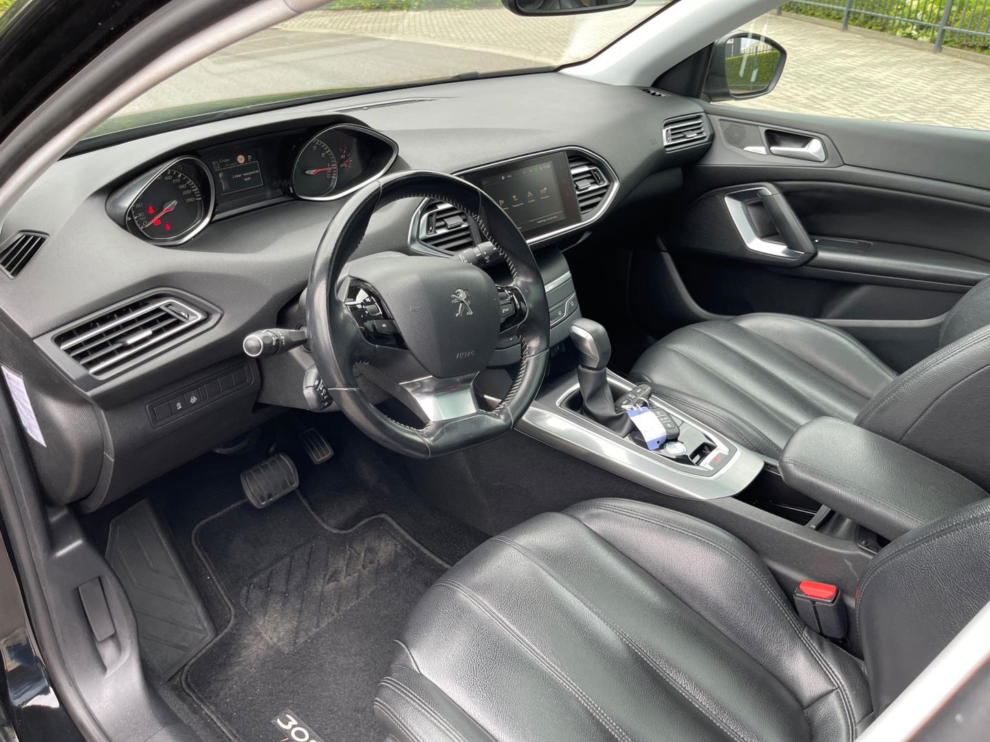 Peugeot 308 SW 1.2 PureTech Blue Lease Premium AUTOMAAT LEER PANODAK NAVI CAMERA