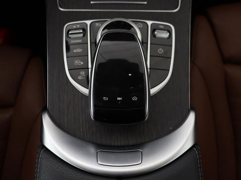 Mercedes-Benz C-Klasse 300e AMG | Stoelventilatie | Panoramadak | Leder | Burmester | Memory | Luchtvering | Carplay | Stoelverwarming | Navigatie | Full LED