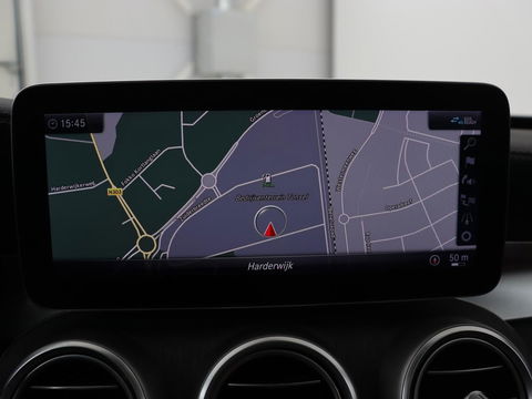 Mercedes-Benz C-Klasse 300e AMG | Stoelventilatie | Panoramadak | Leder | Burmester | Memory | Luchtvering | Carplay | Stoelverwarming | Navigatie | Full LED
