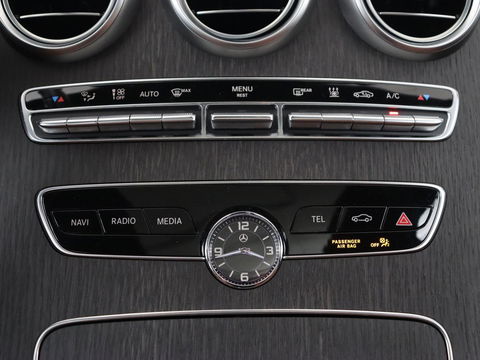 Mercedes-Benz C-Klasse 300e AMG | Stoelventilatie | Panoramadak | Leder | Burmester | Memory | Luchtvering | Carplay | Stoelverwarming | Navigatie | Full LED