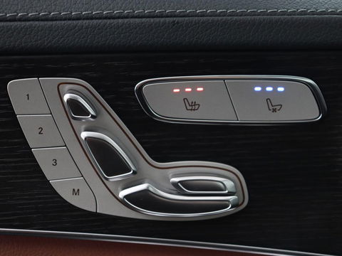 Mercedes-Benz C-Klasse 300e AMG | Stoelventilatie | Panoramadak | Leder | Burmester | Memory | Luchtvering | Carplay | Stoelverwarming | Navigatie | Full LED