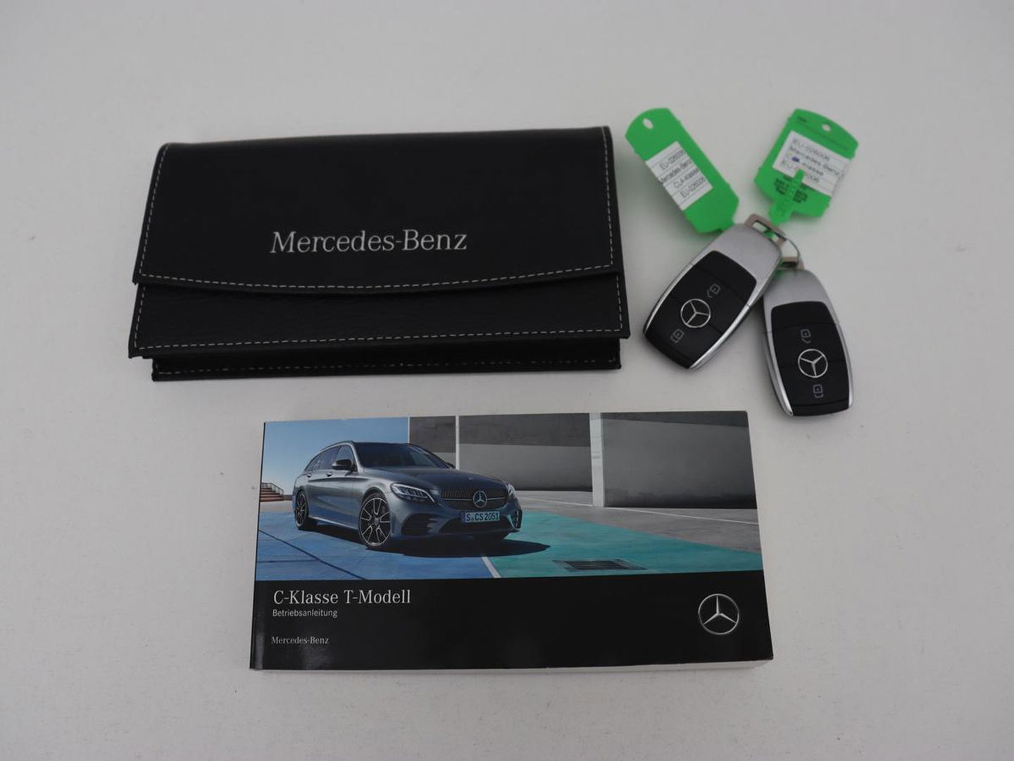 Mercedes-Benz C-Klasse 300e AMG | Stoelventilatie | Panoramadak | Leder | Burmester | Memory | Luchtvering | Carplay | Stoelverwarming | Navigatie | Full LED