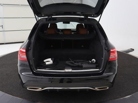 Mercedes-Benz C-Klasse 300e AMG | Stoelventilatie | Panoramadak | Leder | Burmester | Memory | Luchtvering | Carplay | Stoelverwarming | Navigatie | Full LED