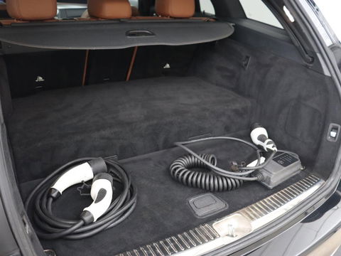Mercedes-Benz C-Klasse 300e AMG | Stoelventilatie | Panoramadak | Leder | Burmester | Memory | Luchtvering | Carplay | Stoelverwarming | Navigatie | Full LED