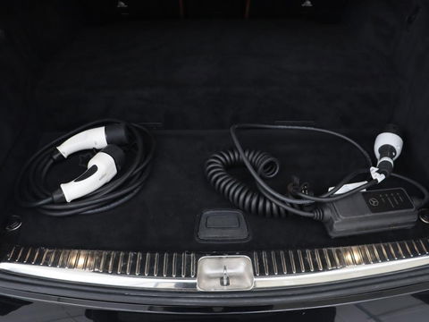 Mercedes-Benz C-Klasse 300e AMG | Stoelventilatie | Panoramadak | Leder | Burmester | Memory | Luchtvering | Carplay | Stoelverwarming | Navigatie | Full LED