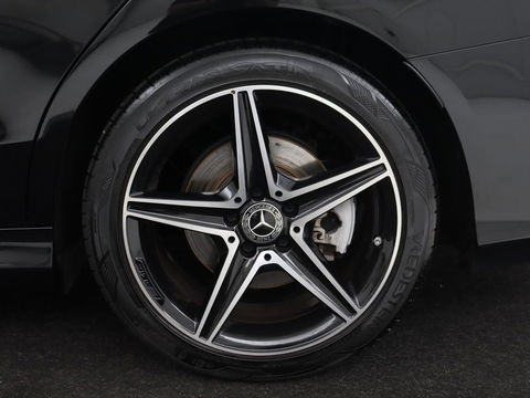 Mercedes-Benz C-Klasse 300e AMG | Stoelventilatie | Panoramadak | Leder | Burmester | Memory | Luchtvering | Carplay | Stoelverwarming | Navigatie | Full LED
