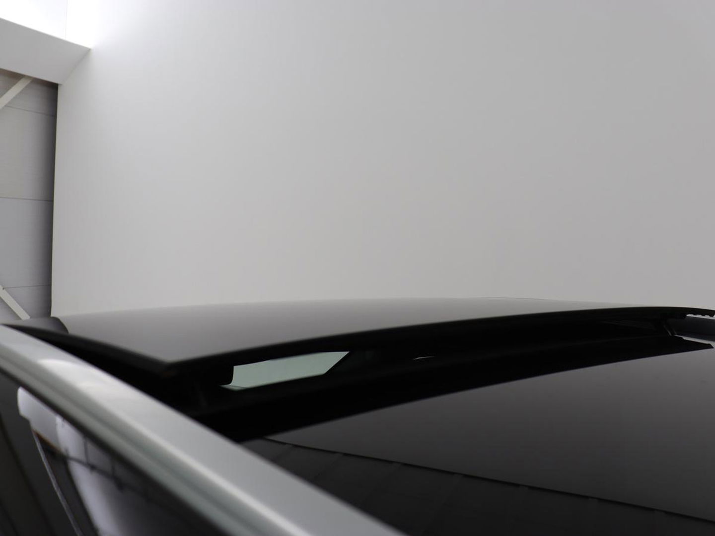 Mercedes-Benz C-Klasse 300e AMG | Stoelventilatie | Panoramadak | Leder | Burmester | Memory | Luchtvering | Carplay | Stoelverwarming | Navigatie | Full LED