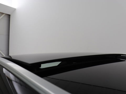 Mercedes-Benz C-Klasse 300e AMG | Stoelventilatie | Panoramadak | Leder | Burmester | Memory | Luchtvering | Carplay | Stoelverwarming | Navigatie | Full LED