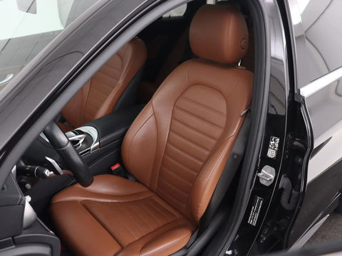 Mercedes-Benz C-Klasse 300e AMG | Stoelventilatie | Panoramadak | Leder | Burmester | Memory | Luchtvering | Carplay | Stoelverwarming | Navigatie | Full LED