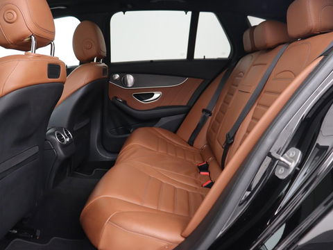 Mercedes-Benz C-Klasse 300e AMG | Stoelventilatie | Panoramadak | Leder | Burmester | Memory | Luchtvering | Carplay | Stoelverwarming | Navigatie | Full LED