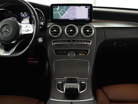 Mercedes-Benz C-Klasse 300e AMG | Stoelventilatie | Panoramadak | Leder | Burmester | Memory | Luchtvering | Carplay | Stoelverwarming | Navigatie | Full LED