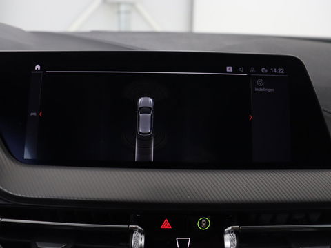 BMW 1-serie 118i Executive Edition | Sport Line | Carplay | Sportstoelen | Half leder | Live Cockpit | Climate control | Parkeerhulp | Cruise control | 'Storm Bay' Metallic