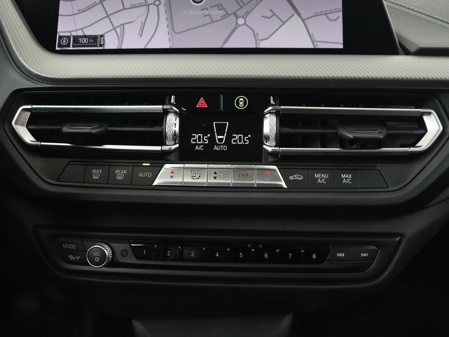 BMW 1-serie 118i Executive Edition | Sport Line | Carplay | Sportstoelen | Half leder | Live Cockpit | Climate control | Parkeerhulp | Cruise control | 'Storm Bay' Metallic