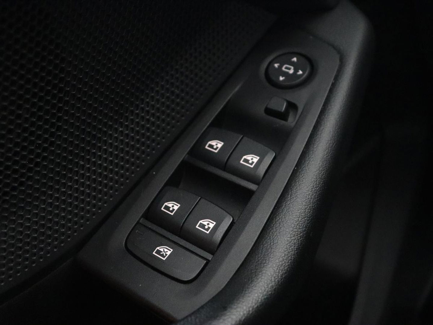 BMW 1-serie 118i Executive Edition | Sport Line | Carplay | Sportstoelen | Half leder | Live Cockpit | Climate control | Parkeerhulp | Cruise control | 'Storm Bay' Metallic