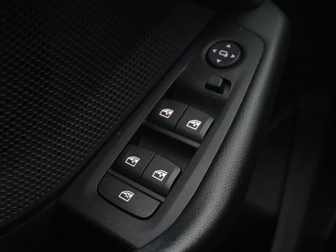 BMW 1-serie 118i Executive Edition | Sport Line | Carplay | Sportstoelen | Half leder | Live Cockpit | Climate control | Parkeerhulp | Cruise control | 'Storm Bay' Metallic