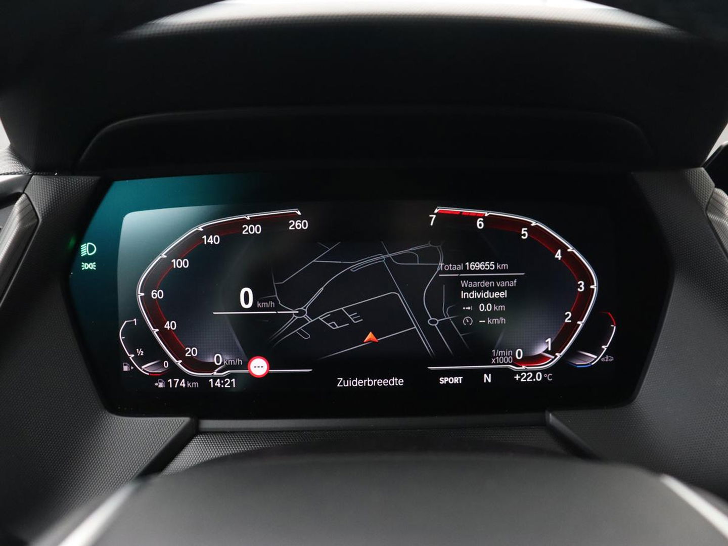BMW 1-serie 118i Executive Edition | Sport Line | Carplay | Sportstoelen | Half leder | Live Cockpit | Climate control | Parkeerhulp | Cruise control | 'Storm Bay' Metallic