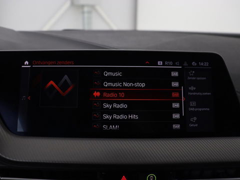 BMW 1-serie 118i Executive Edition | Sport Line | Carplay | Sportstoelen | Half leder | Live Cockpit | Climate control | Parkeerhulp | Cruise control | 'Storm Bay' Metallic