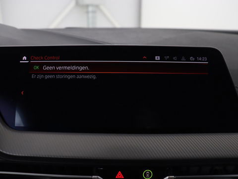 BMW 1-serie 118i Executive Edition | Sport Line | Carplay | Sportstoelen | Half leder | Live Cockpit | Climate control | Parkeerhulp | Cruise control | 'Storm Bay' Metallic