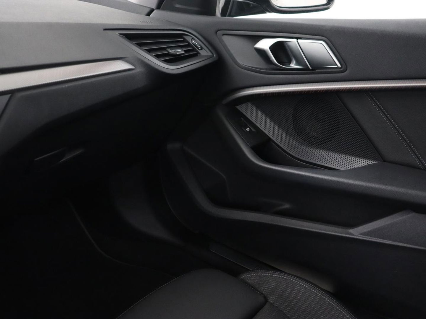 BMW 1-serie 118i Executive Edition | Sport Line | Carplay | Sportstoelen | Half leder | Live Cockpit | Climate control | Parkeerhulp | Cruise control | 'Storm Bay' Metallic