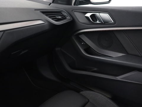BMW 1-serie 118i Executive Edition | Sport Line | Carplay | Sportstoelen | Half leder | Live Cockpit | Climate control | Parkeerhulp | Cruise control | 'Storm Bay' Metallic